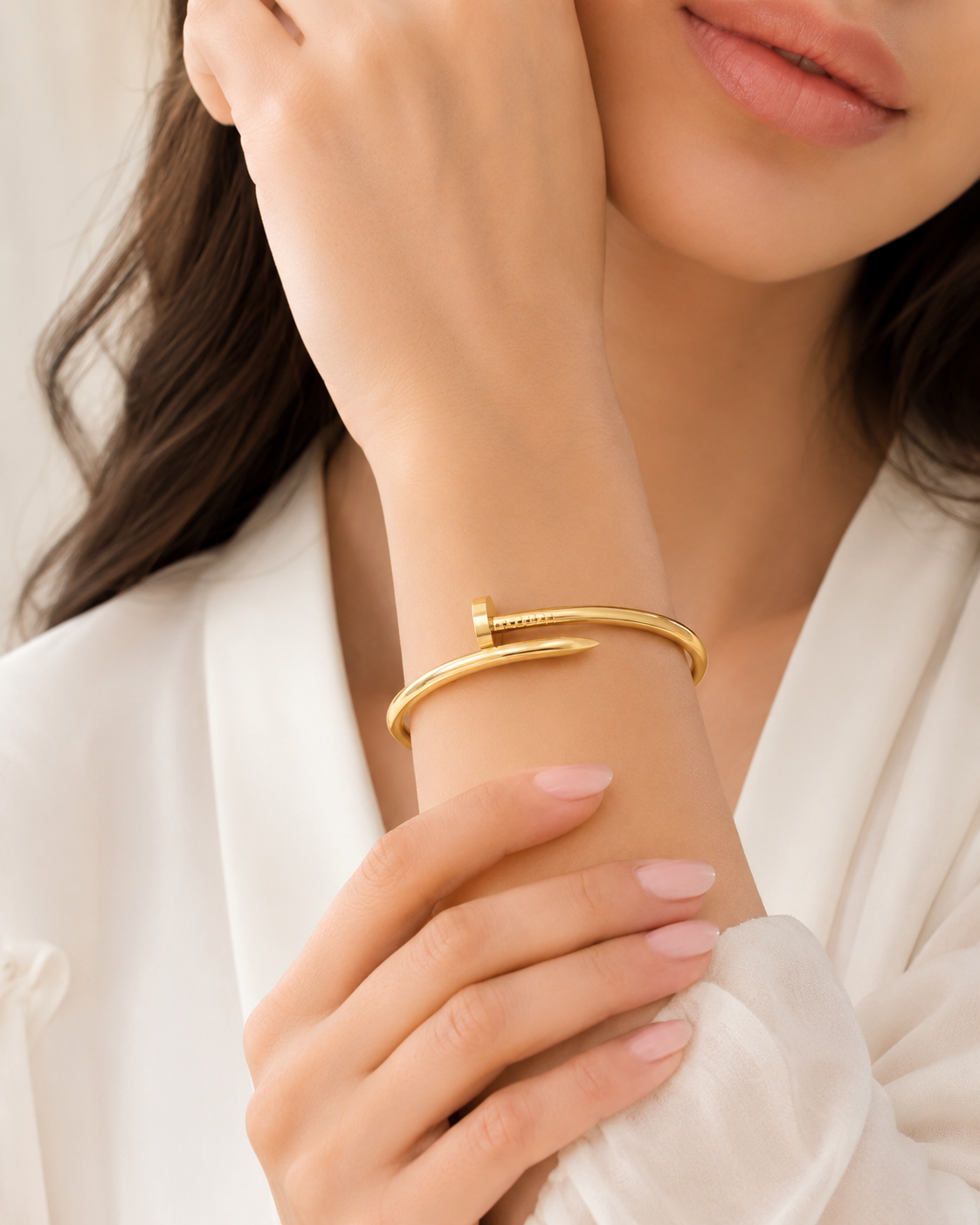 luxury-gold-nail-bracelet